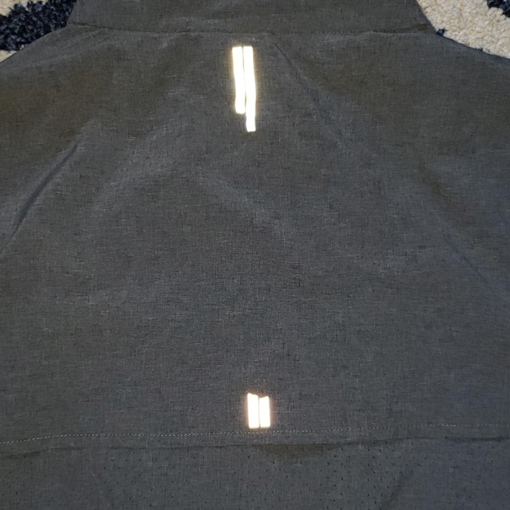 Brooks Run Jacket - Picture 5 of 8